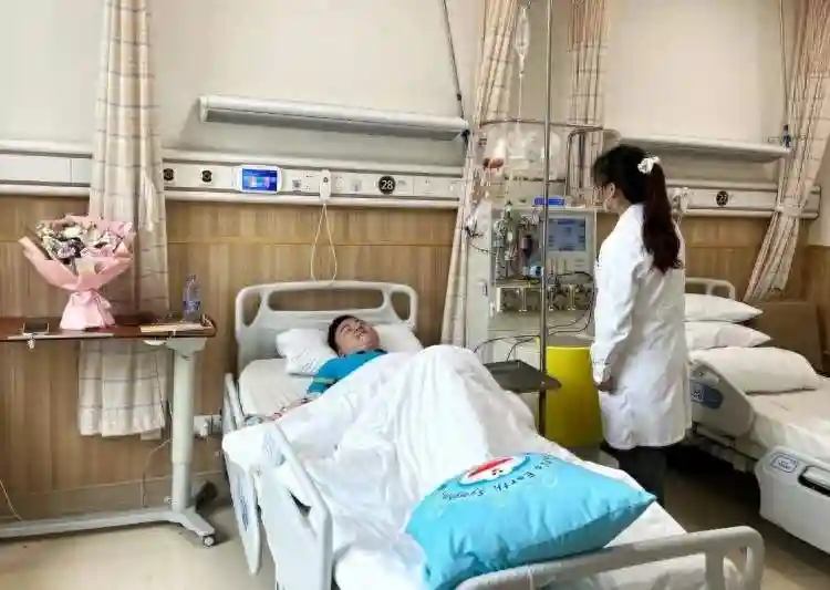 “00后”小伙奔赴生命之约！杨浦完成今年首例造血干细胞捐献