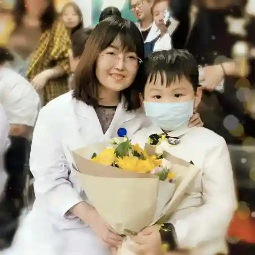 “带你回家，一起长大”！3岁弟弟东北赴深救8岁白血病复发哥哥