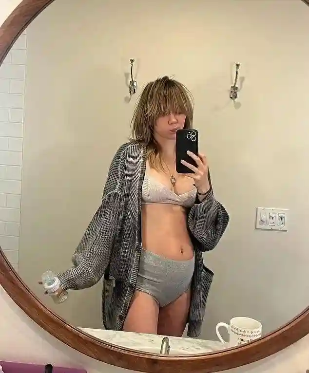 欧美女明星当妈后自曝邋遢臃肿照，被网友称赞：这才真实呢！