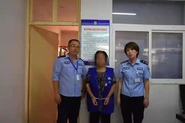 一家三口持刀伤人藏匿21年，漯河警方中哈边境抓获逃犯