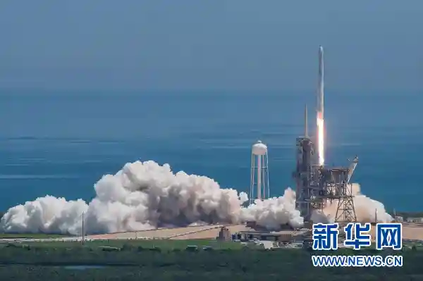 美国“龙”飞船为空间站送货 火箭第一级又一次成功回收